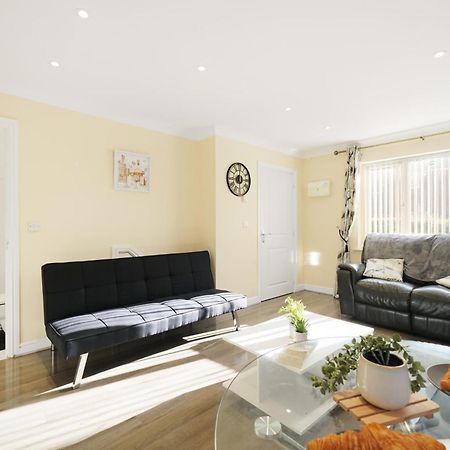 Heathrow, 3Bed 3Bath Sleeps X8, Parking X2 , Garden Villa Amersham Kültér fotó